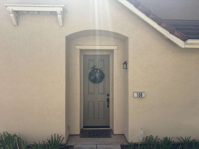 Foto del edificio - Luxurious 3 Bed / 3 Bath Condo in The Esplanade Condominiums - Folsom