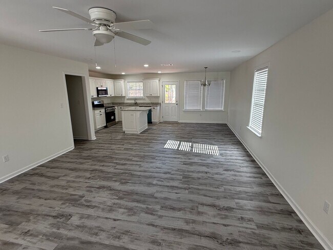 Foto del edificio - Great Location!!!