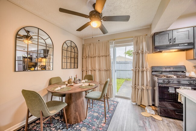 Building Photo - Ashton Pines Apartments & Townhomes