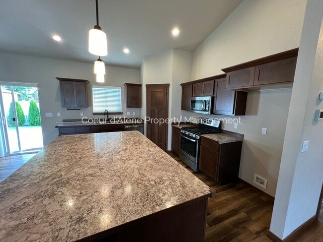 Foto del edificio - 3 bed, 2 bath home in Post Falls
