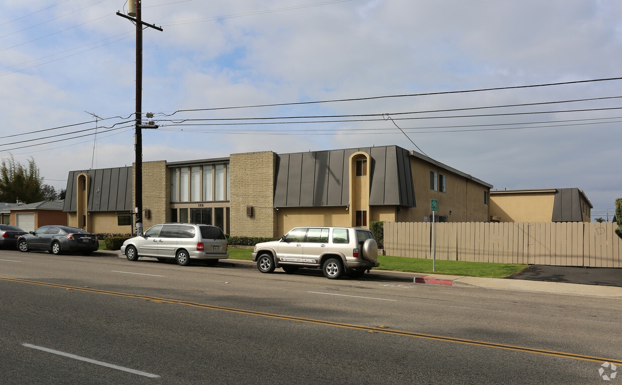 Building Photo - Bronze Door Apartments
