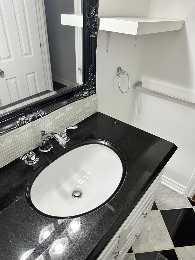 Photo du bâtiment - 99 Ina Ln