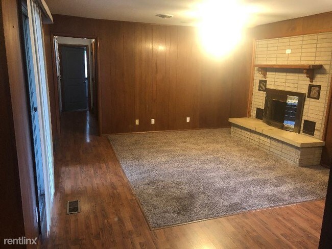 Building Photo - 2 br, 2 bath House - 3419 E Funston St
