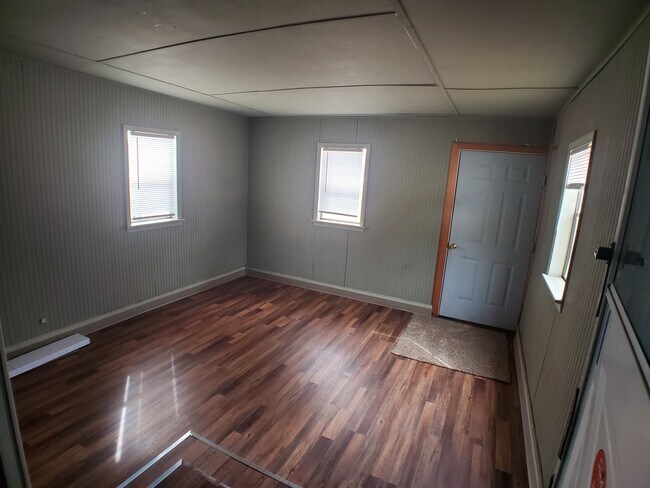 Unheated backroom - 604 Walnut Ridge St