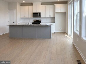 Building Photo - 375 Aspen Wy