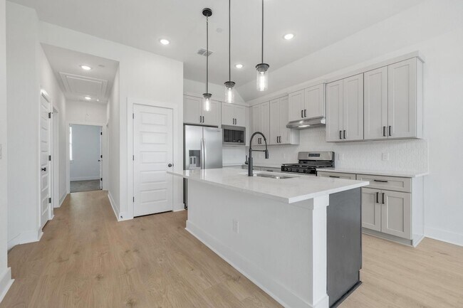 Foto del edificio - 200 W 56th St