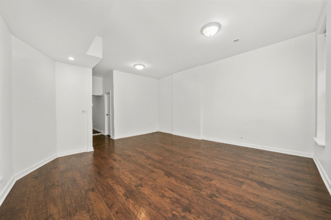 Photo - 1946 N Wilmot Ave Apartment