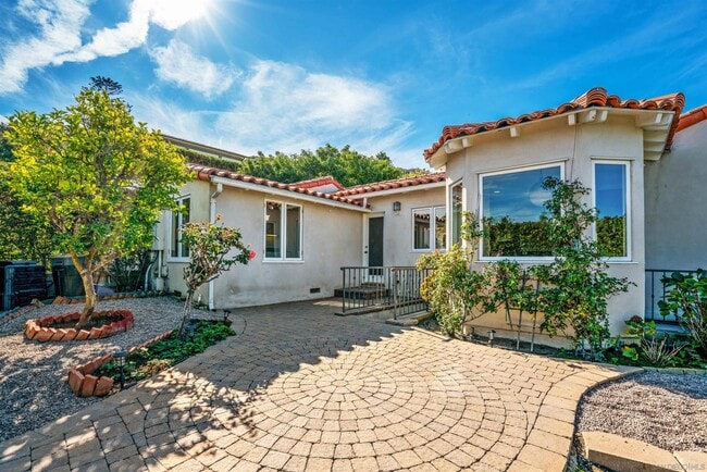 Building Photo - 1865 Soledad Ave