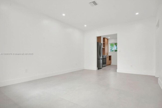 Foto del edificio - 10769 NE 2nd Ave