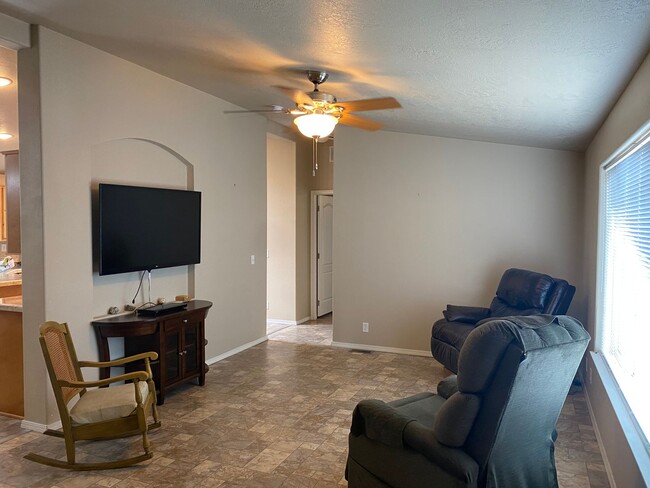 Building Photo - Great Home in Oakland!