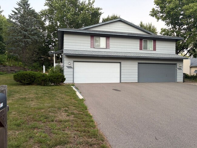 Building Photo - 8275 Cypress Ln