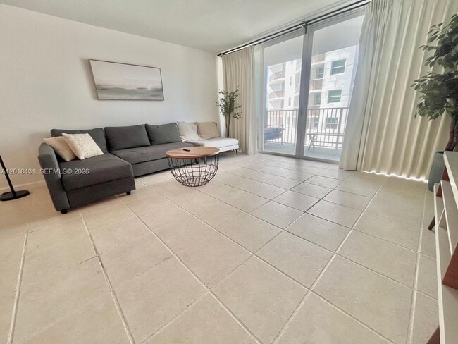 Foto del edificio - 5838 Collins Ave