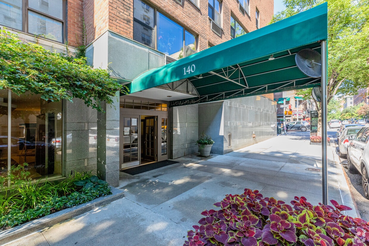 Entrance - 140 E 83rd St