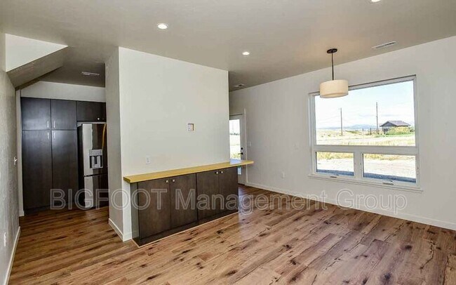 Building Photo - 2328 Shorthorn Ave