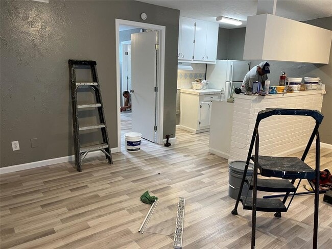 Building Photo - 2223 W 34th St