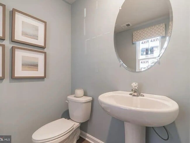 Cuarto de baño en el nivel principal - 377 Aylesbury Ln