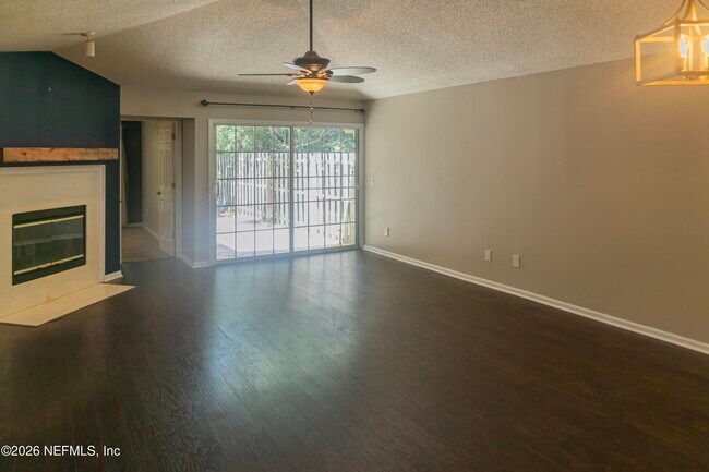 Foto del edificio - 1714 Ashmore Green Dr