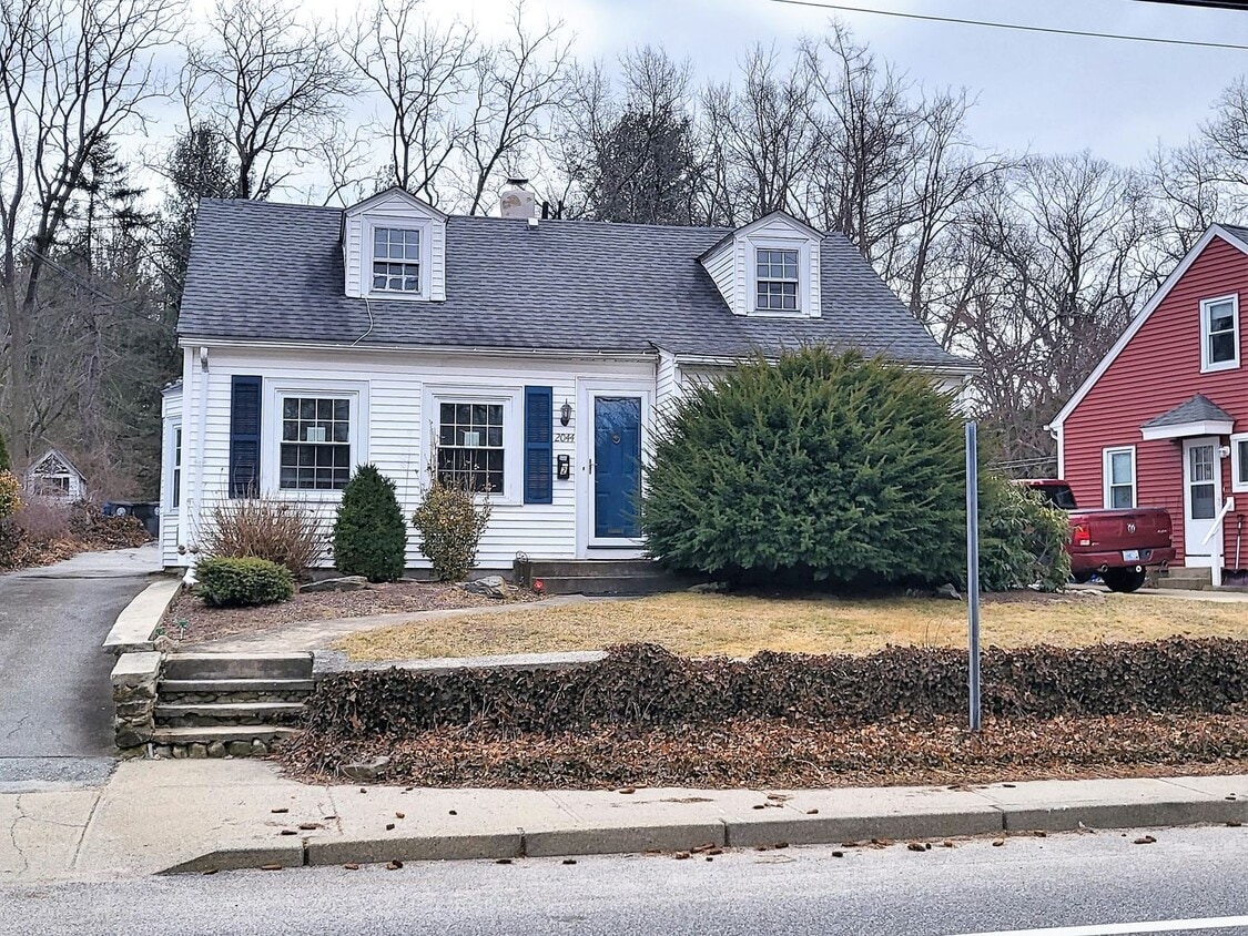 Primary Photo - 2044 Cranston St