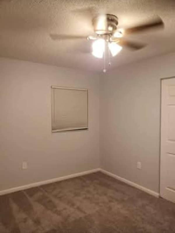 Foto del edificio - 2118 Navel Cir S