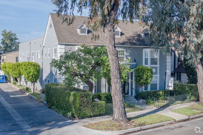 Exterior - Chateau Olympic Apartments