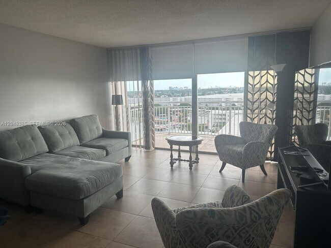 Foto del edificio - 18041 Biscayne Blvd