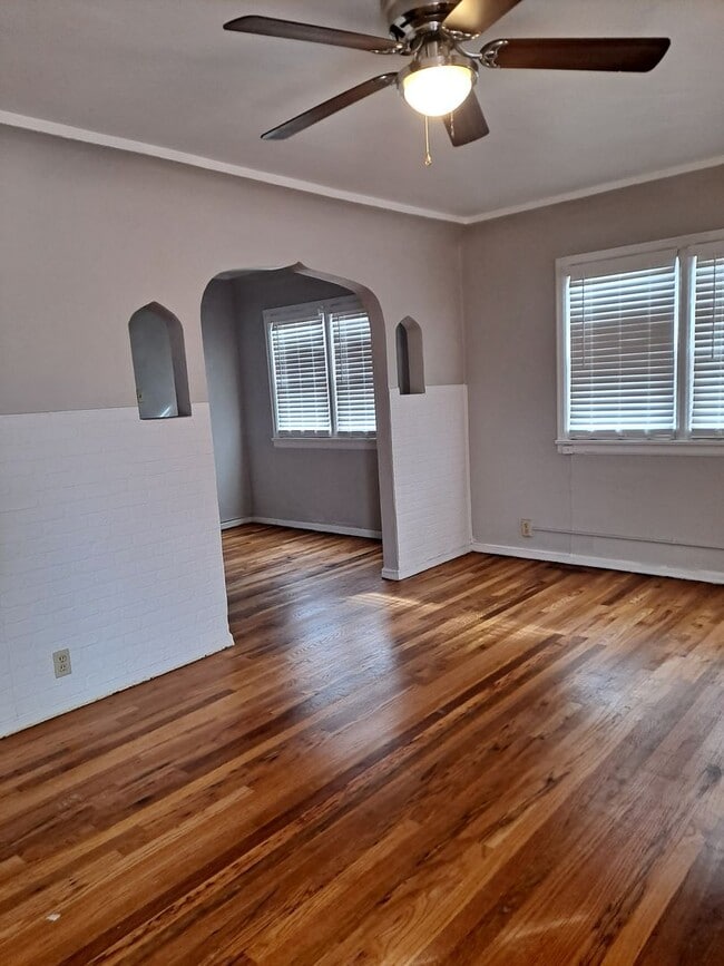 Building Photo - 431 W Grant Ave