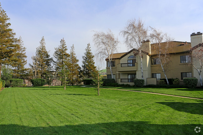 Building Photo - Oak Hills Apartments