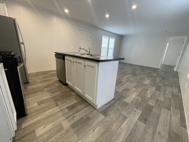 Building Photo - 38171 Ducharme Dr