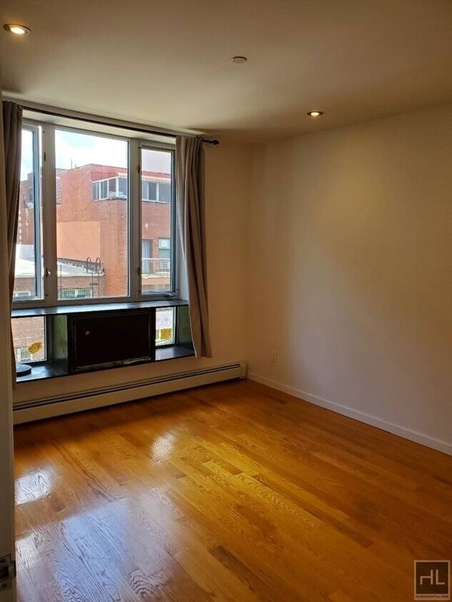 Foto del edificio - BRITTON AVENUE