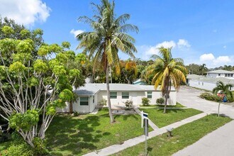 Building Photo - 121 S Lake Dr