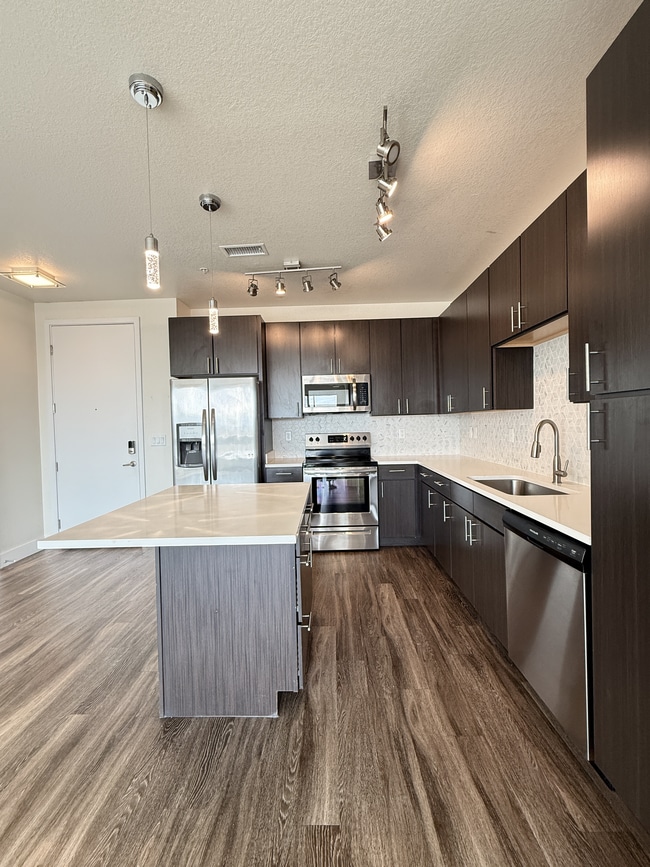 kitchen-high-line-pointe-2x2-1301-406-mount-bierstadt-2-11-2026.JPG - High Line Pointe