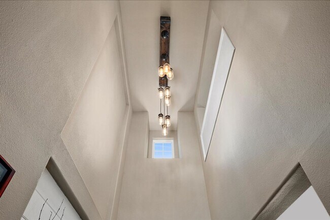 Foto del edificio - Beautiful 5 Bedroom, 3 Bath Home + Loft in Quail Lake, Clovis, CA