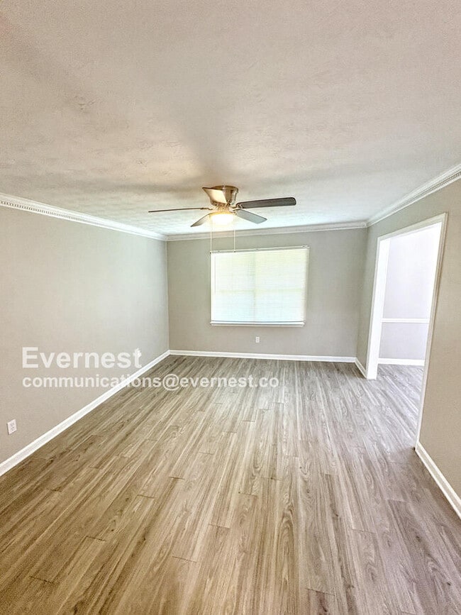 Building Photo - 549 Greenview Ave SE
