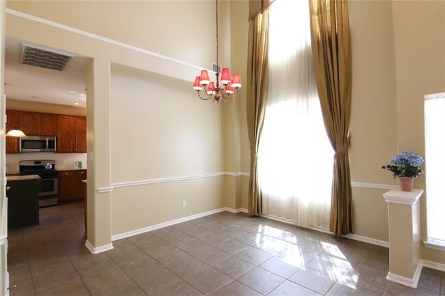 Building Photo - 2107 Blue Water Bay Dr