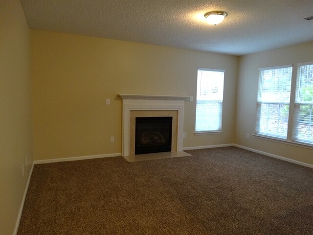 Foto del edificio - 1655 Summit Ridge Ln