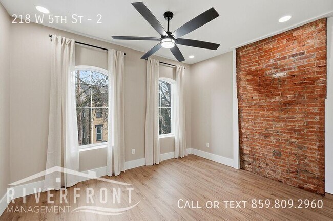 Foto del edificio - 218 W 5th St
