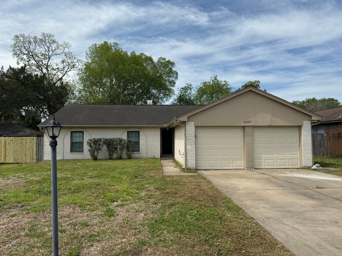 Primary Photo - 16422 Oxnard Ln