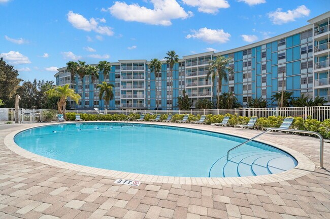 Resort pool area - 3315 58th Ave S