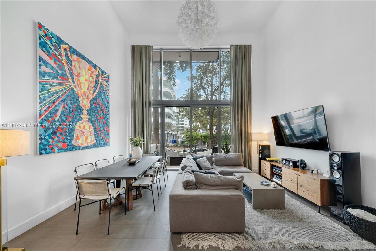 Primary Photo - 6000 Collins Ave