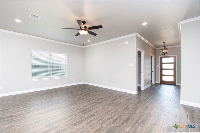 Building Photo - 7506 Hickman St