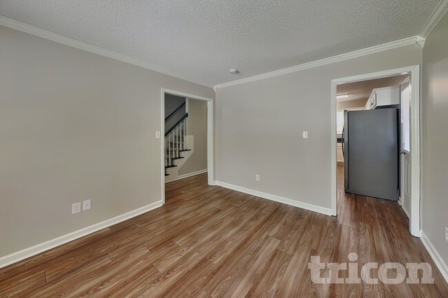 Building Photo - 104 Roundtree Ct