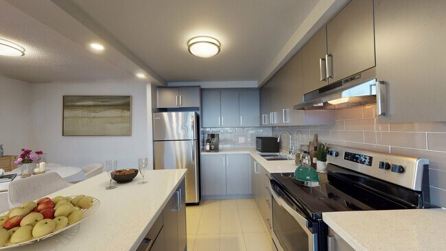Building Photo - 2 Silver Maple Court