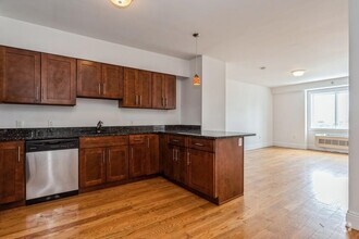 Building Photo - 125 43rd St