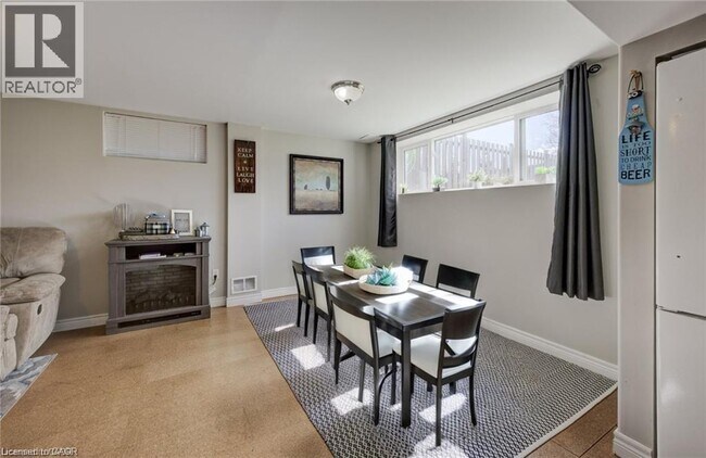 Building Photo - 31 Weichel St