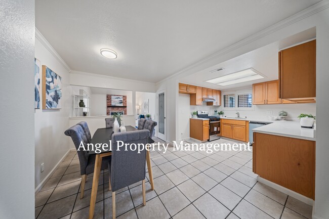 Building Photo - 8614 Tam O'Shanter Dr