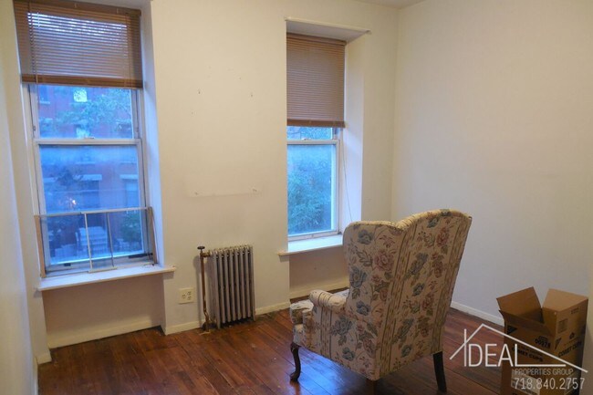 Building Photo - 682 Degraw St