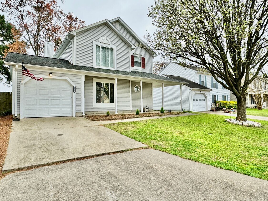 Primary Photo - Available May 2nd! Charming Home With A Wr...