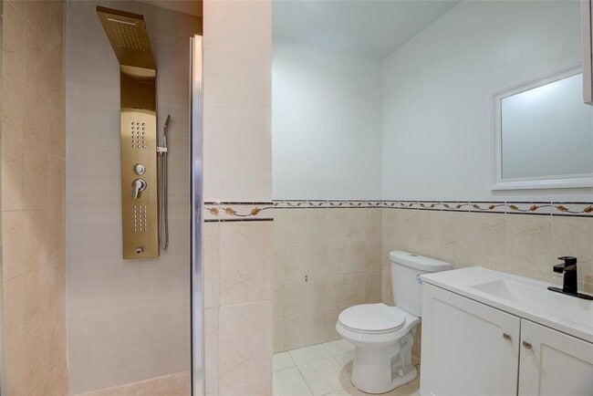 Foto del edificio - 17050 NW 19th Ave