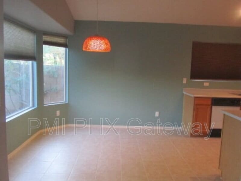 Foto principal - 1331 W Butler Dr