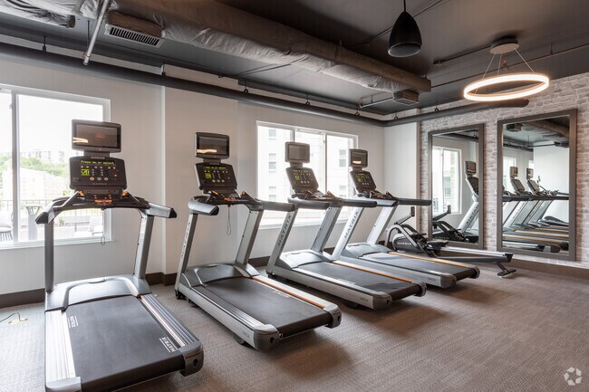 Gimnasio Centert - Array at West Alex